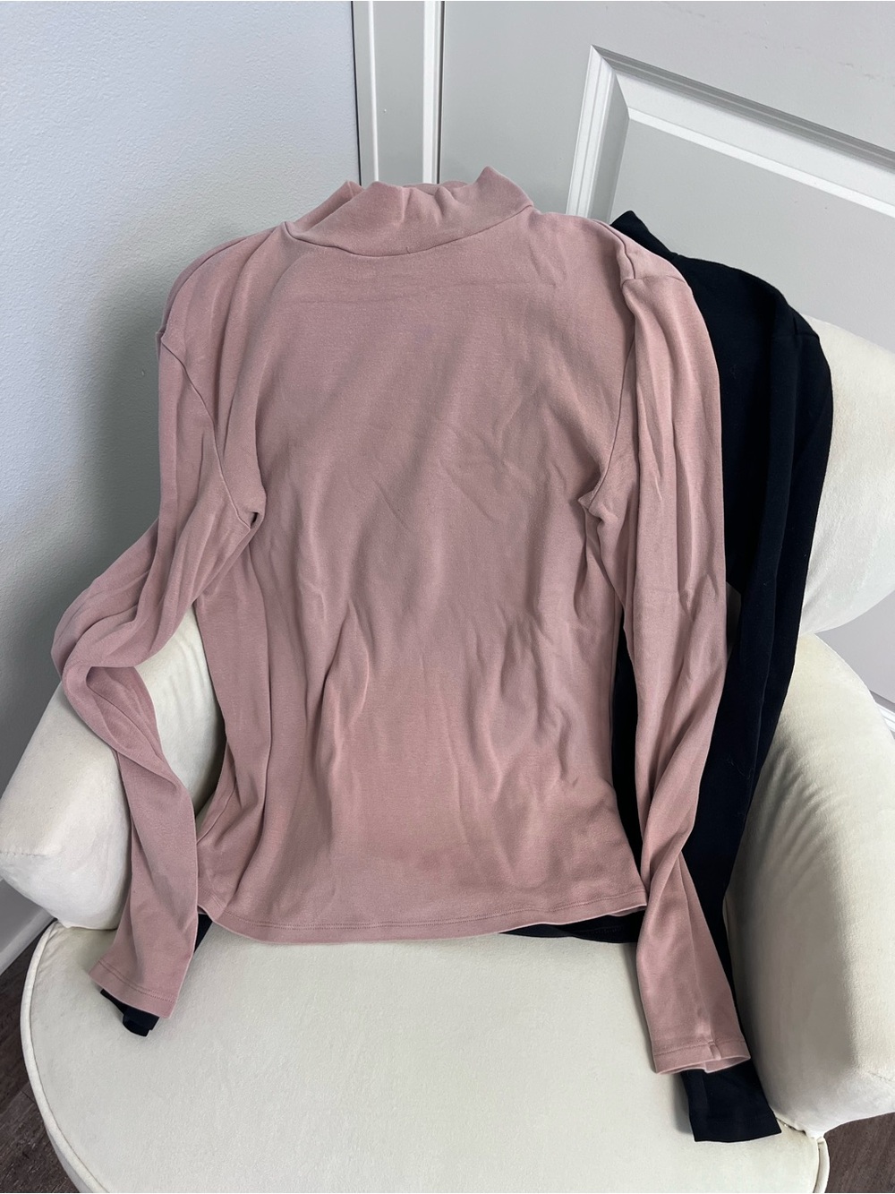 (2 BUNDLE) GAP Medium Tall Modern Turtleneck in Pink + Black